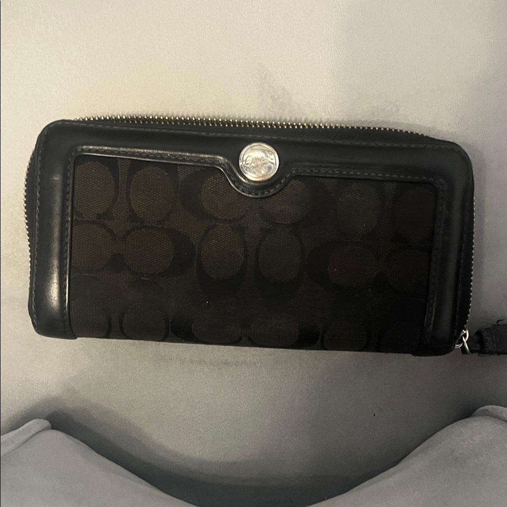 Vintage Coach Black Signature Zip Wallet